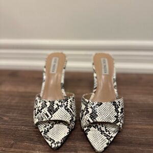 Steve Madden Black & White Snakeskin Pointed Slide Mules